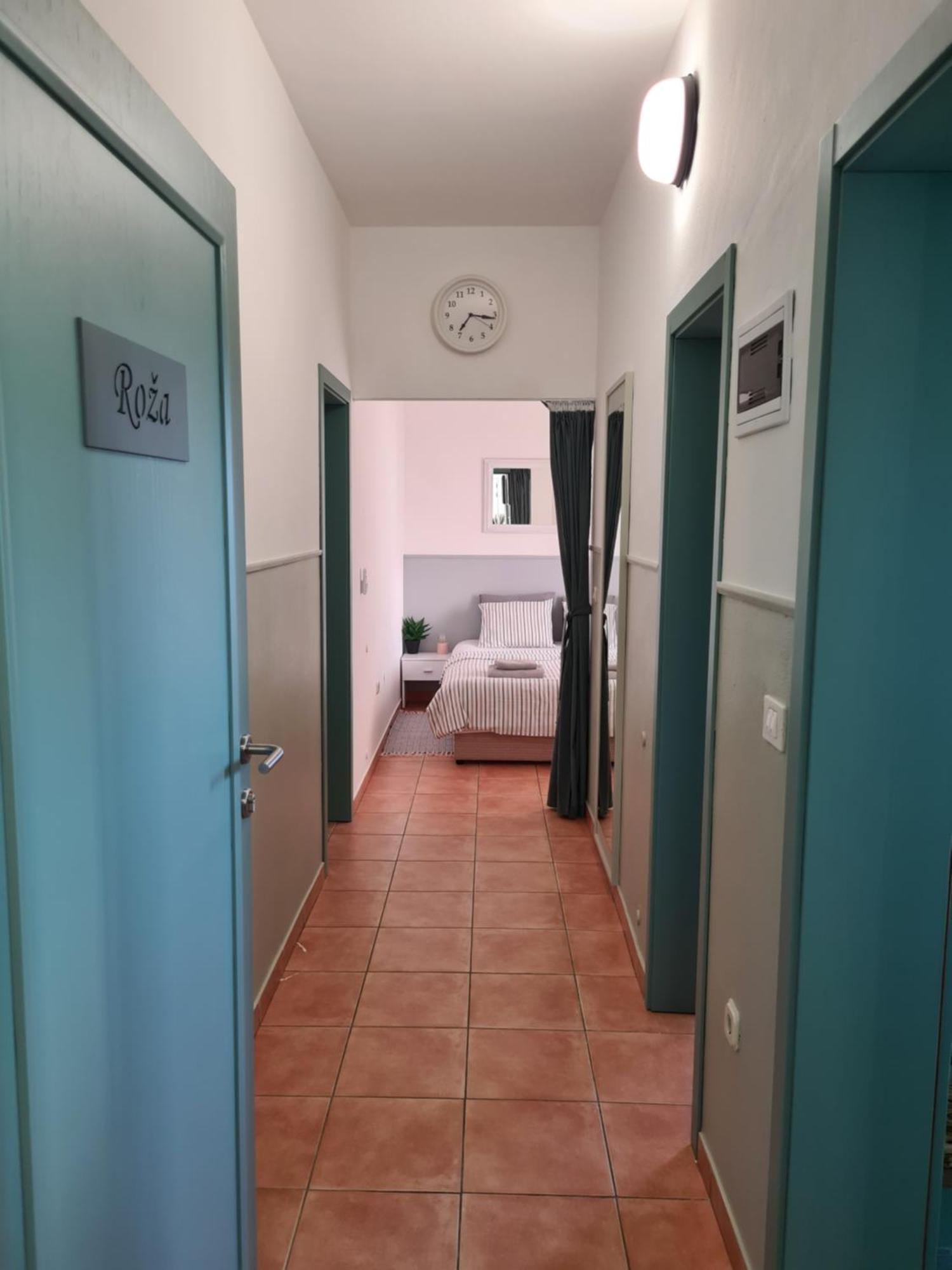 Apartment & Rooms Roza Peroj Pokoj fotografie